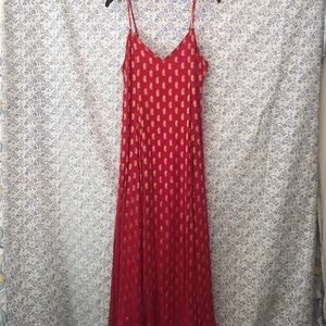 Flowy pink maxi dress with gold paisley 🧚‍♀️